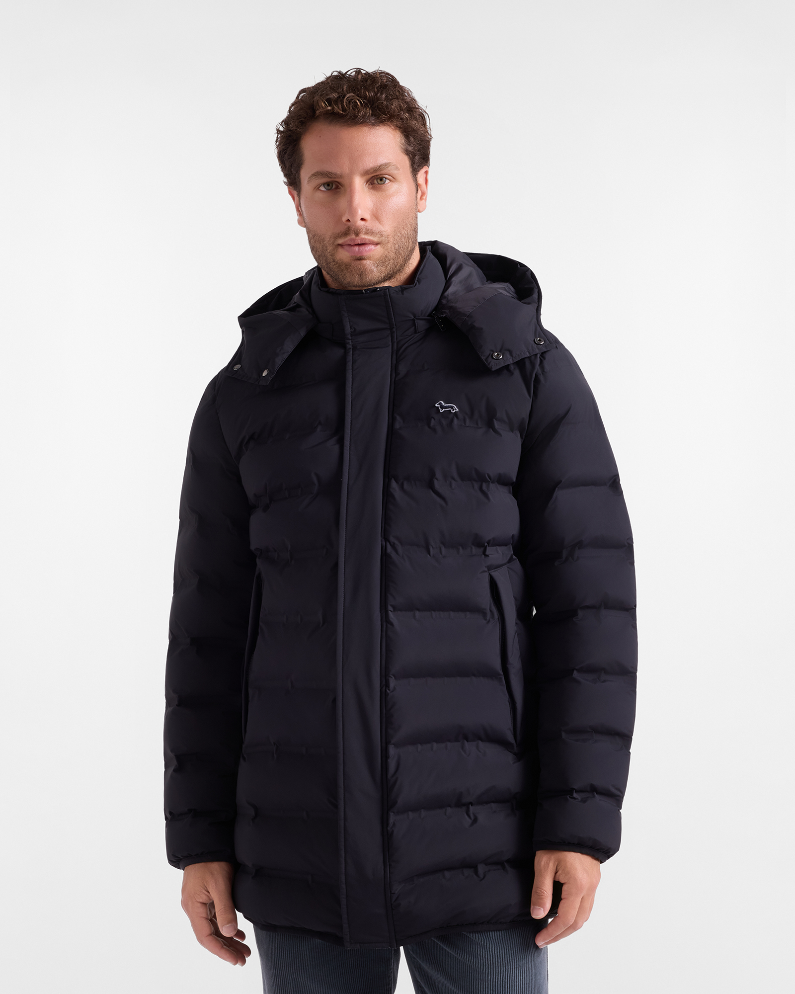 Giubbino Uomo Lungo Trapuntato Con Cappuccio Staccabile In Nylon Tecnico Nero
