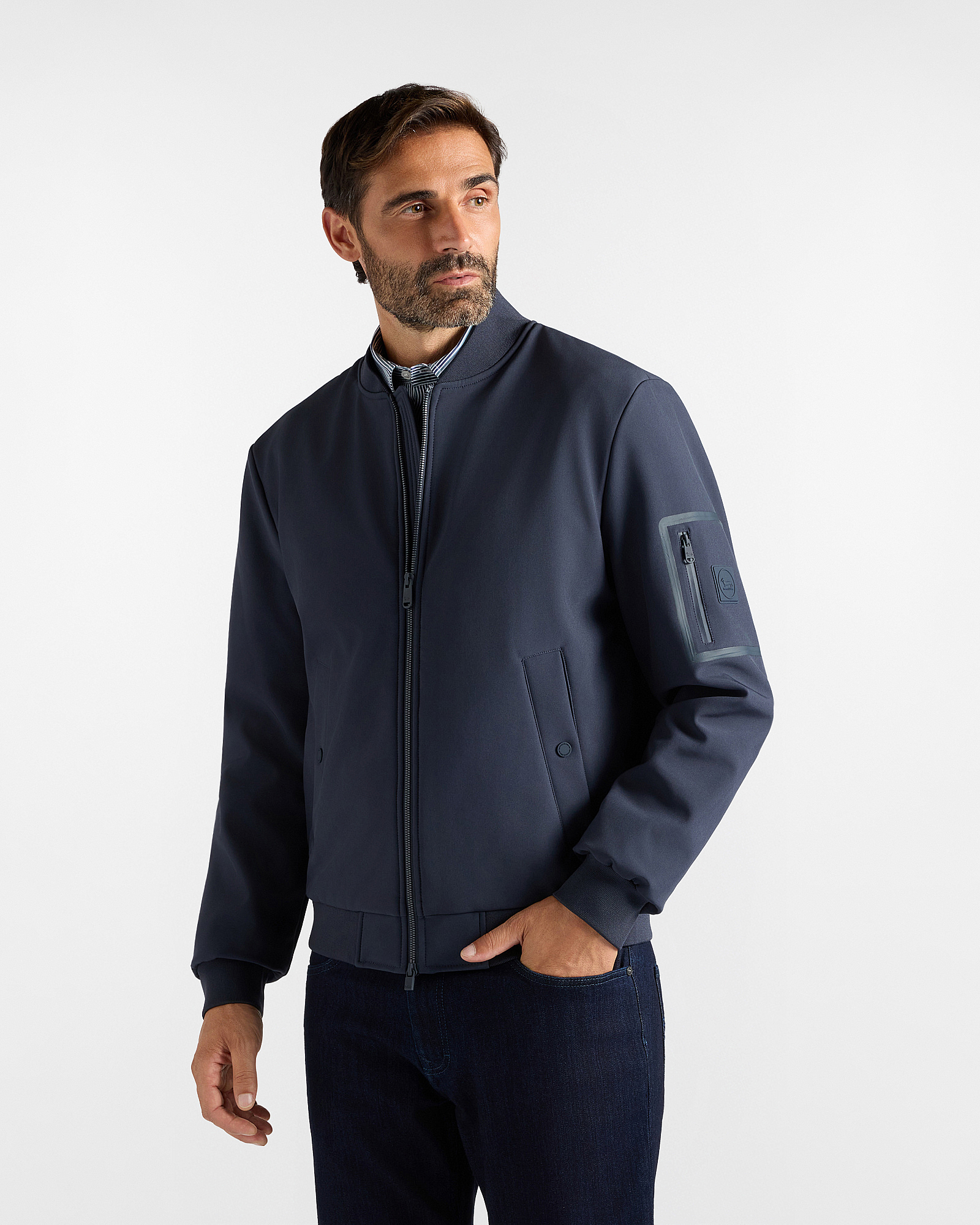 Giubbino da uomo in softshell blu con finiture a costine